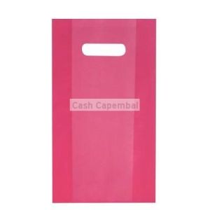 100 sacs plastiques  poignes dcoupes fuchsia 25 x 38 cm